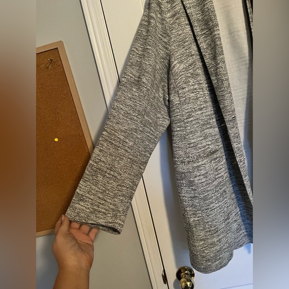 Torrid Size 3x light grey Studio Double Knit boyfriend blazer- great condition! - Picture 4 of 10